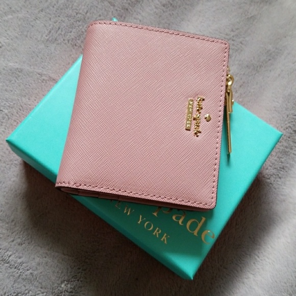kate spade Handbags - 🔴SOLD🔴Kate Spade small wallet
